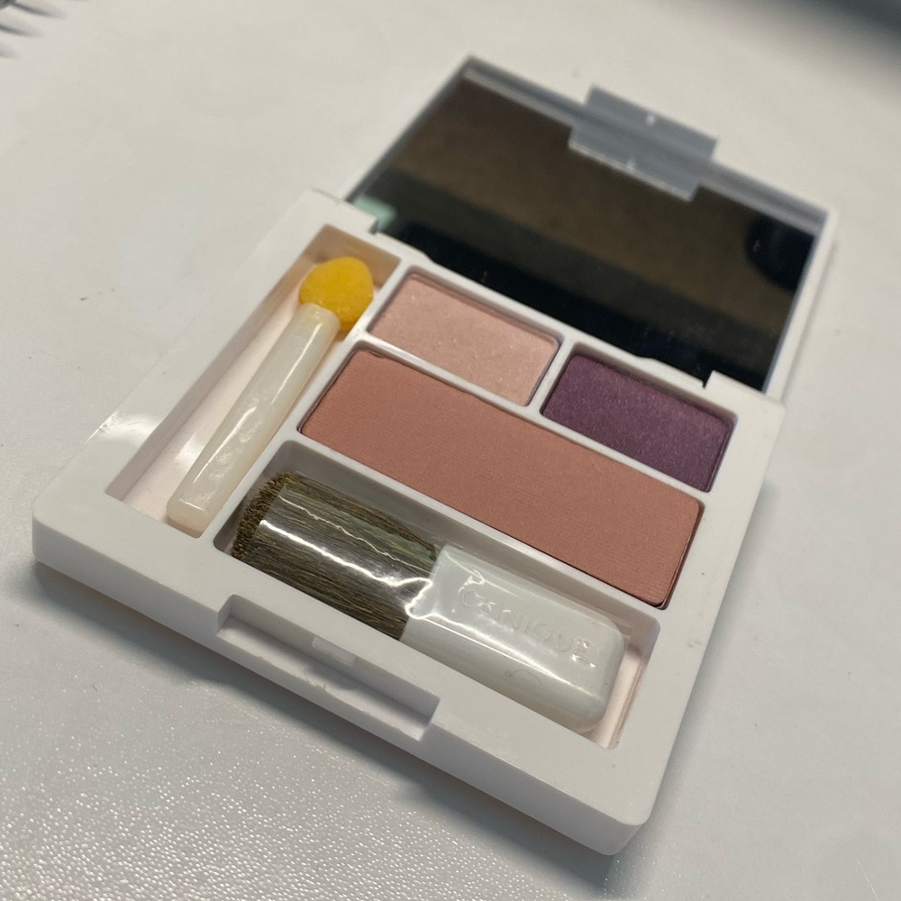 Limited Edition Clinique Eyeshadow & Blush Palette with Pink and Purple Hues